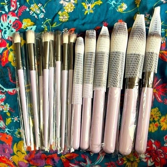 Brand New Set of Makeup Brushes Glass Jar of Beauty Blenders Lipstick Holder - Picture 3 of 16